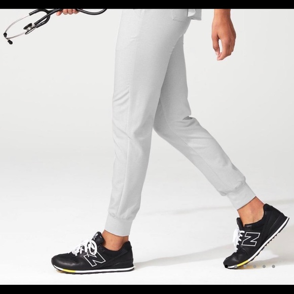 FIGS Scrub Set (Space Gray) - Picture 7 of 8